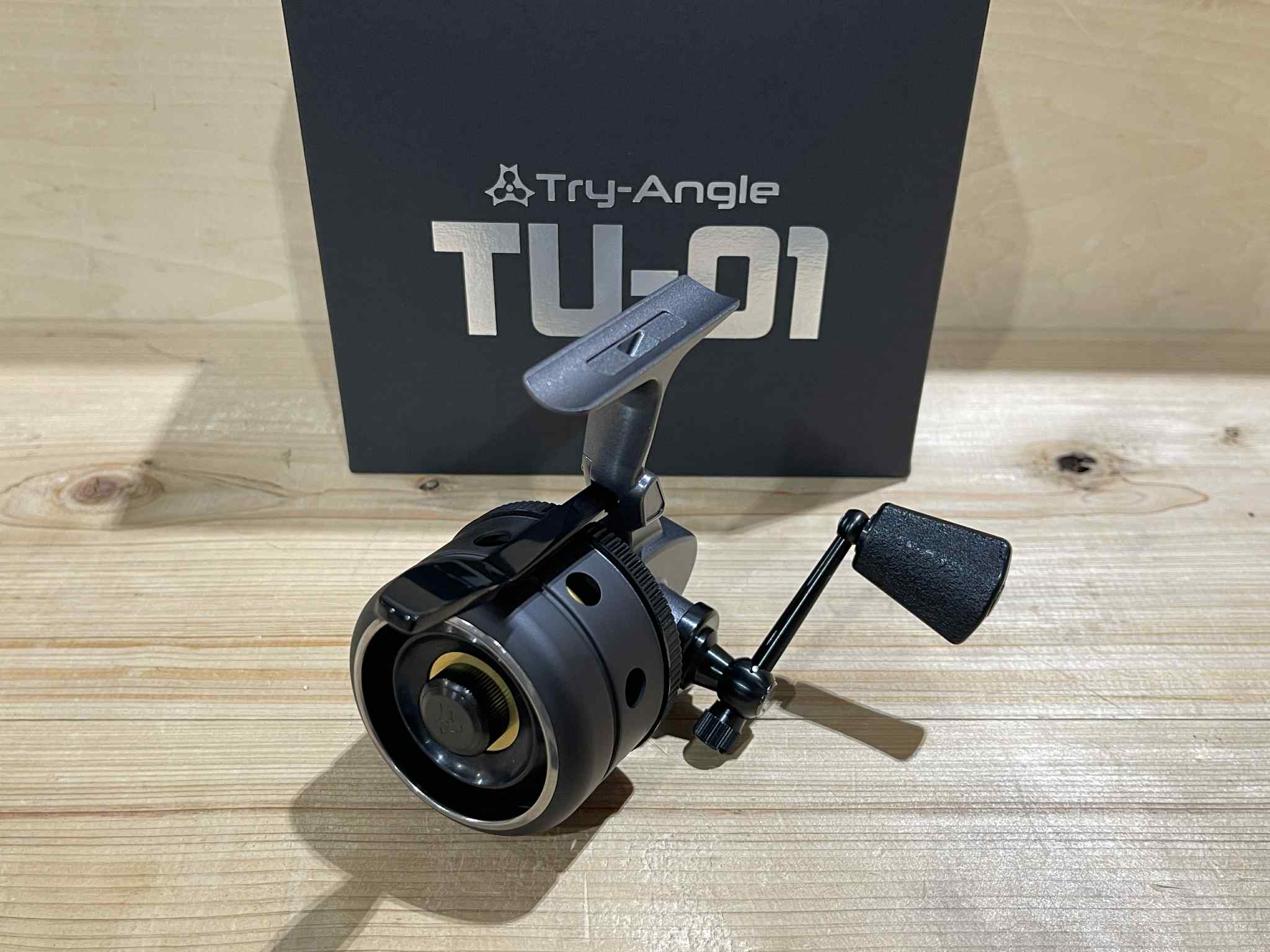 トライアングル　2026年新作　アンダースピンリール　TU-01v+ Dark Gray　送料込み